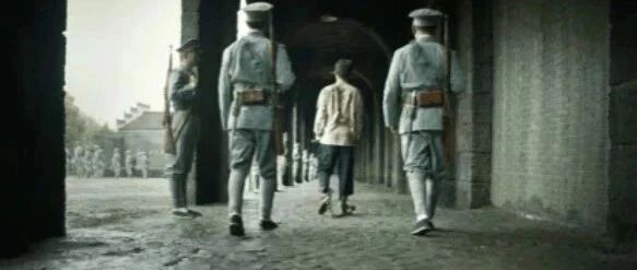遍体鳞伤，走向刑场，这是中国共产党人走过的路……