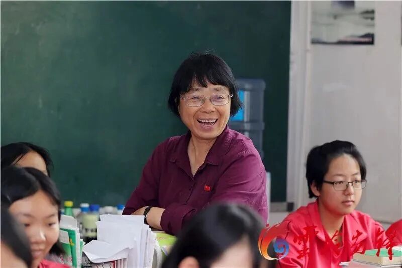 从目睹贫困女生辍学悲剧到心中萌生"让大山女孩有书读"的梦想一路来