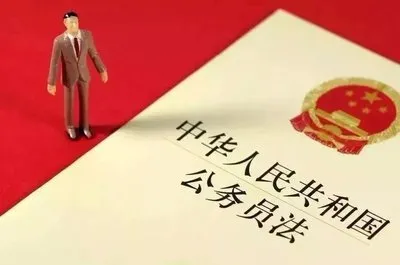 公务员摆地摊、开专车违纪吗? 公务员摆地摊、开专车违纪吗?
