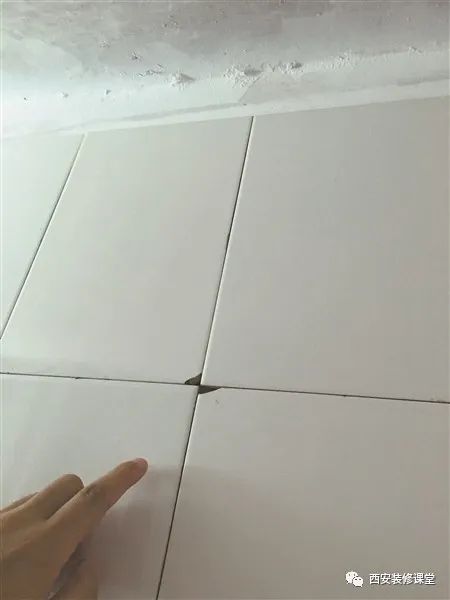 瓷砖的区别_全瓷砖和半瓷砖有什么区别_瓷砖跟瓷砖的区别