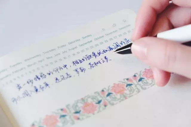 那些令人念念不忘的女人,不過是熟諳了這三個字