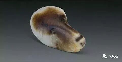 no.1——天狗 材质: 新疆和田玉籽料 尺寸: 2.8×1.8x1.