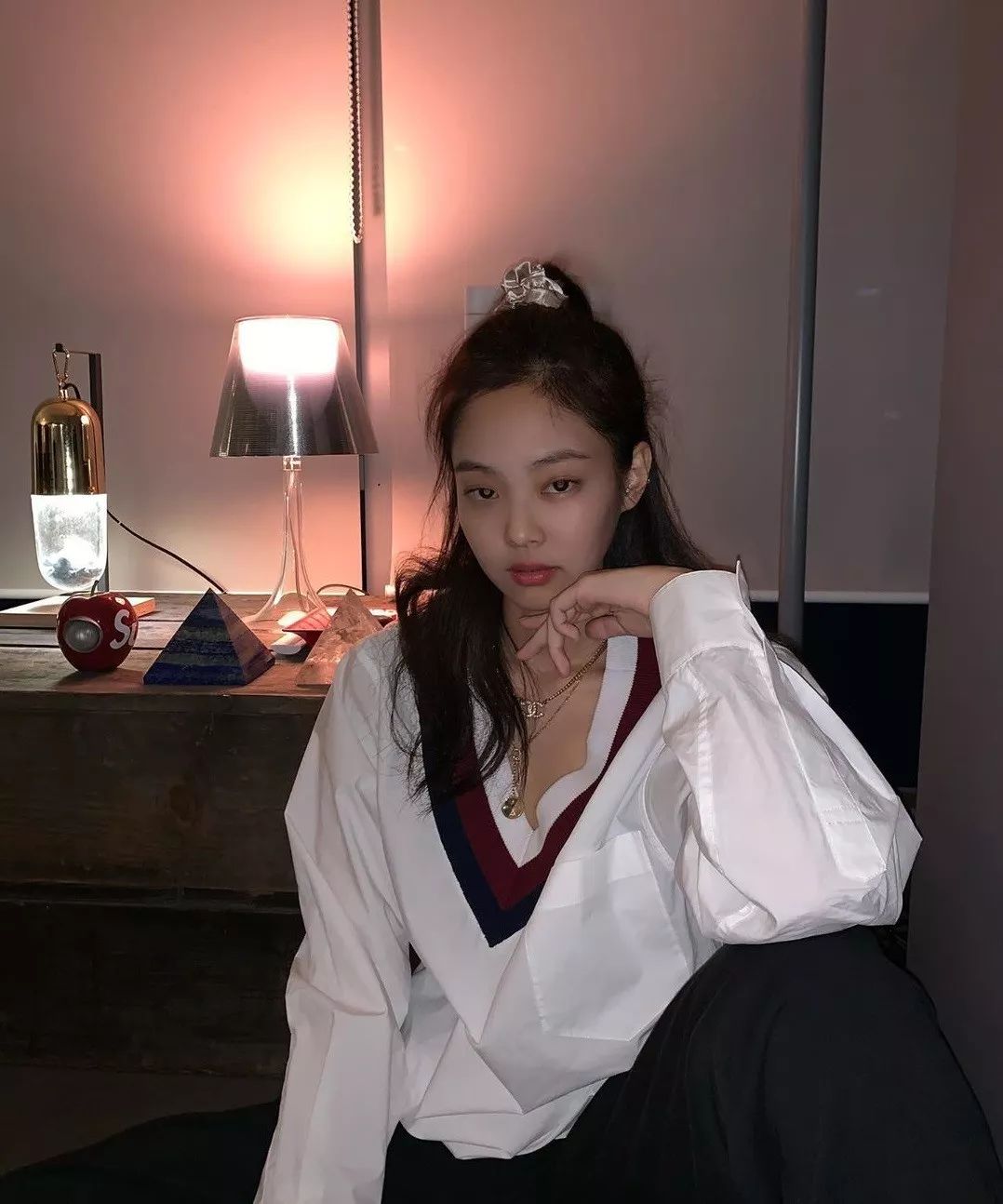 Jennie私服穿搭 半梳马尾的学院风造型 猫系少女的魅力 笑锦品 微信公众号文章阅读 Wemp