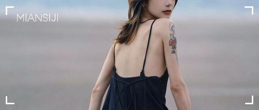 90后女教师上课露底裤，偷拍图片流出，家长：这学生还能听进课？