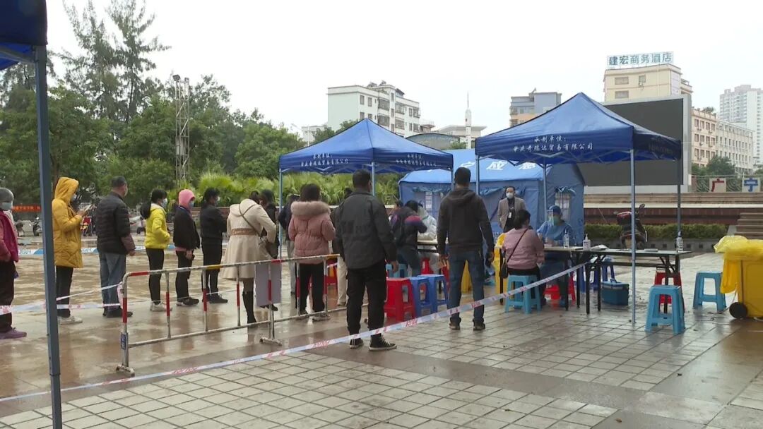 我县对重点人群进行免费核酸检测
