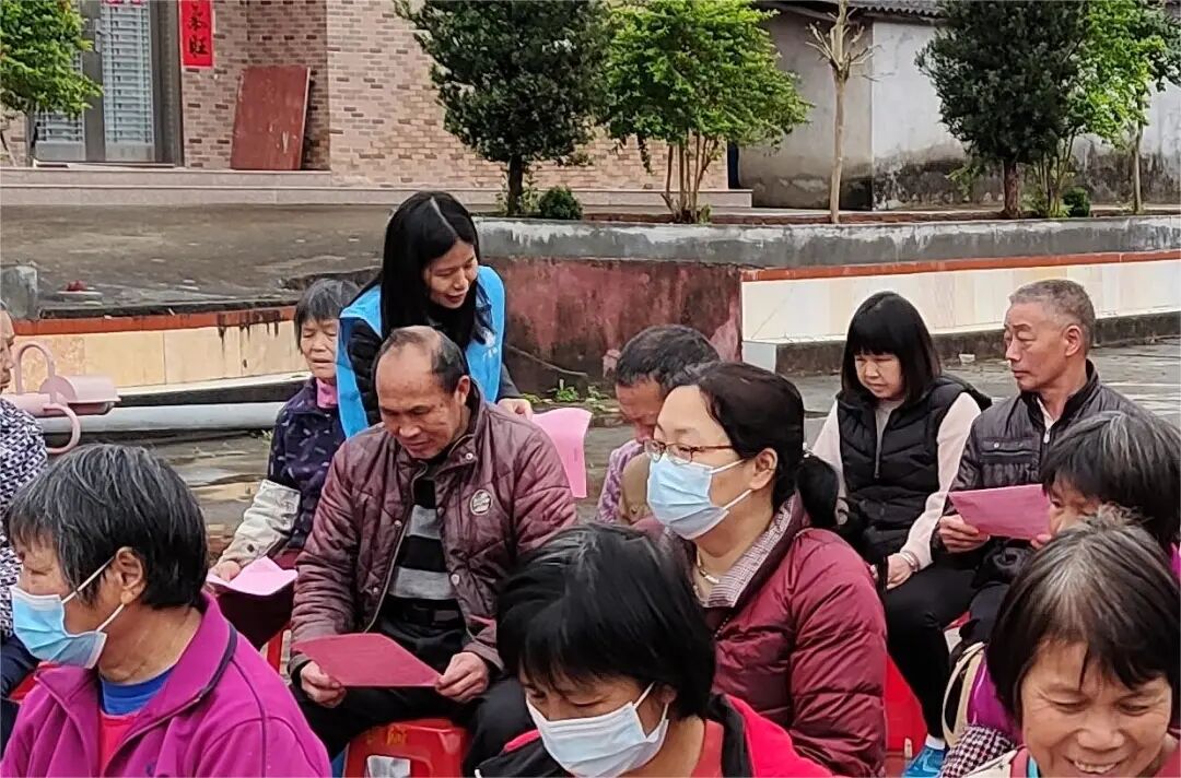 广宁县江屯镇营岗村开展"齐学村规民约 推进移风易俗"学习会--肇房网