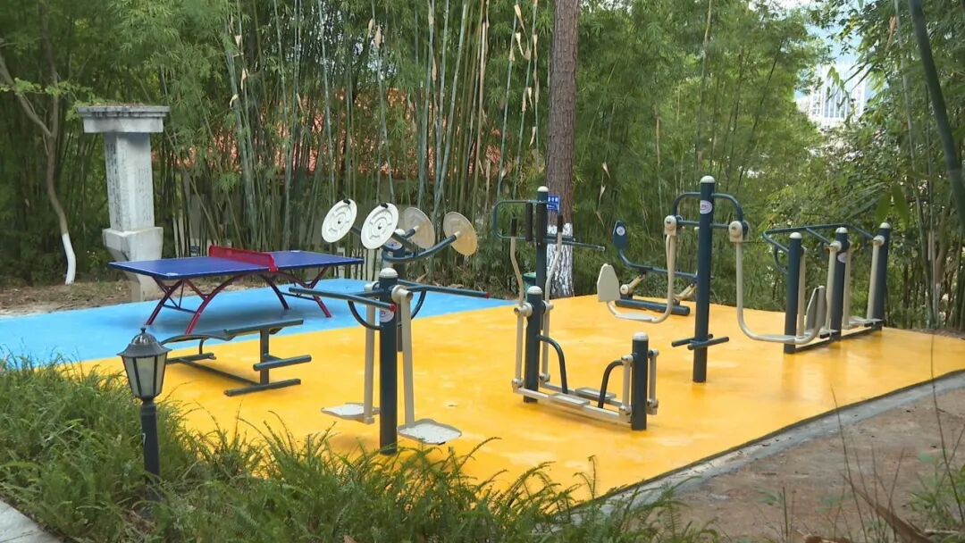 现在更公园化,适合带小朋友过来玩,有好多康乐设施还有乒乓球台之类的