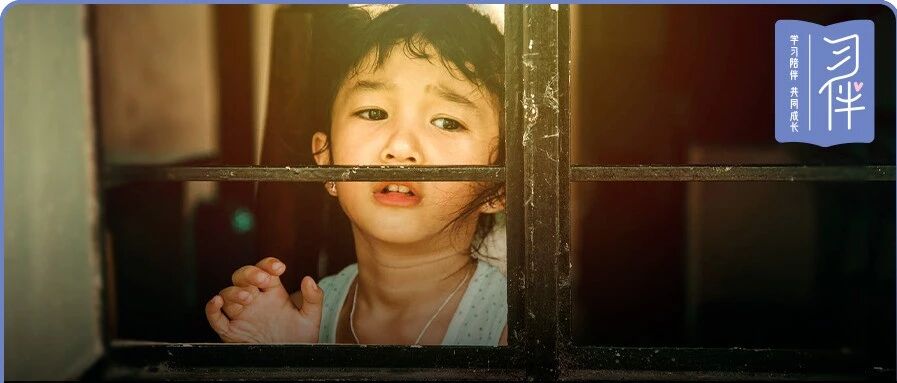 “我活得太累了”小学生留字条后跳楼，内容让人心疼：被迫长大的孩子，活得有多惨？