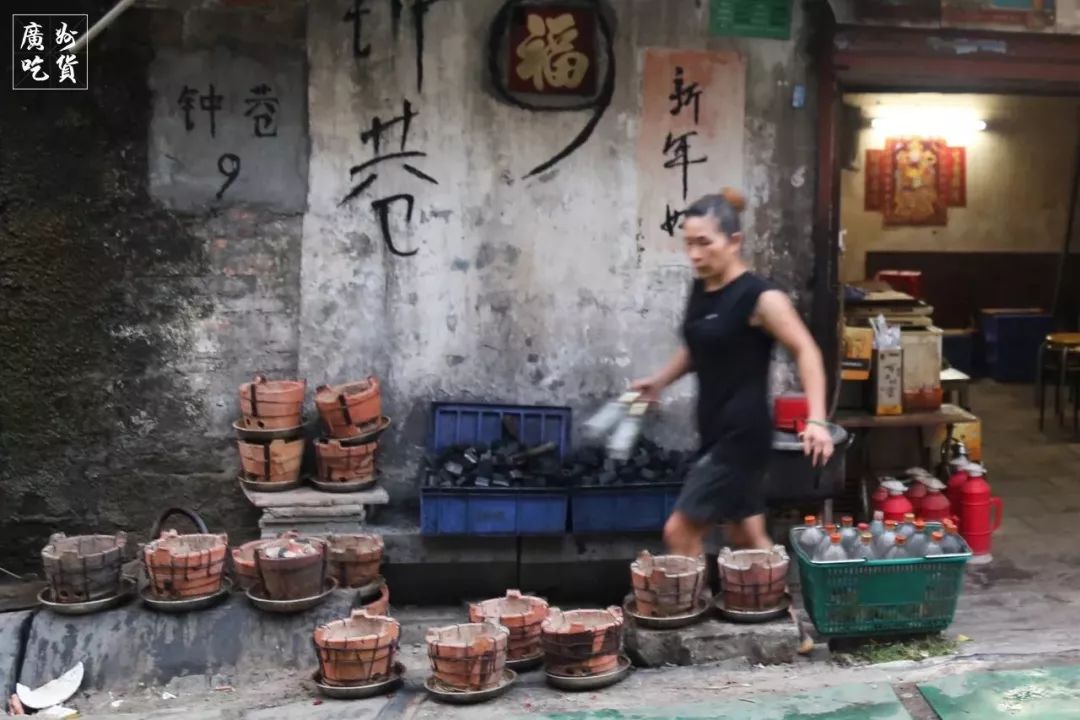 广东花胶炖鸡的做法_广东花胶煲鸡汤的做法_广东人有多爱吃花胶