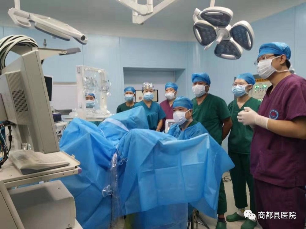 技术我院成功亚博集团开展首例经尿道前列腺激光剜除术