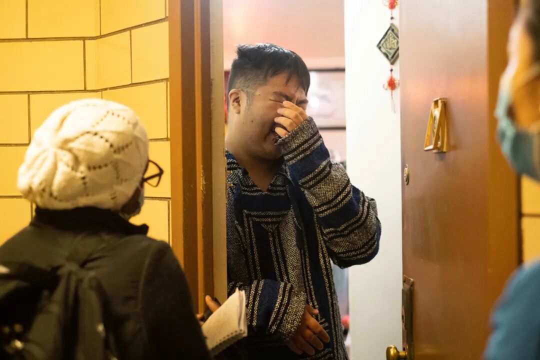华人在海外屡遭攻击：老人被暴力推下铁轨，地铁紧急停车（组图） - 8