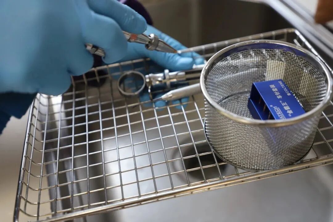 牙科手机怎么注油专科实操⎥口腔器械的清洗消毒、灭菌等十大再处理流程_https://www.jmylbn.com_新闻资讯_第5张