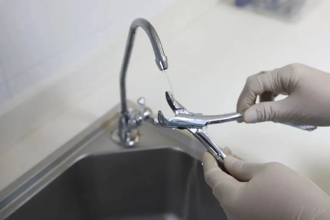 牙科手机怎么注油专科实操⎥口腔器械的清洗消毒、灭菌等十大再处理流程_https://www.jmylbn.com_新闻资讯_第2张