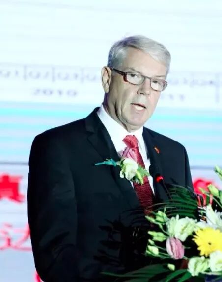 浙江省四川商会高级顾问、华景川集团总裁纪元明先生参加2018智慧城镇国际论坛