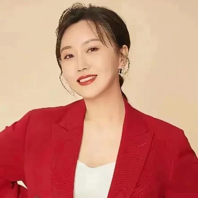 潘阳,肤白貌美,才艺双全:写真欣赏.