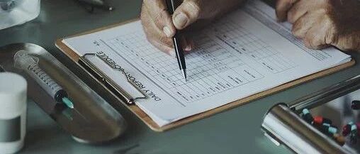 高考后儿子坚持要学医，医生父亲连夜写出知情书！