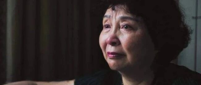 12年前，选择试管生下双胞胎女儿的60岁高龄产妇，后来怎么样了？