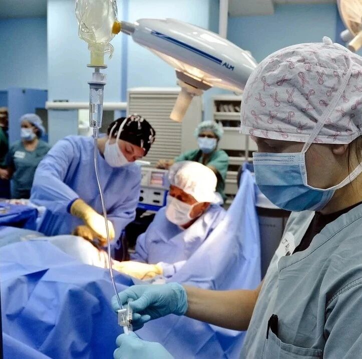 女子先后2次手术，剖开肚子发现里面都是大便、脓液，医生害怕了！