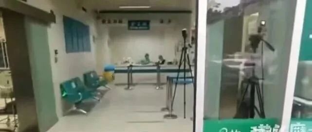 孩子头部流血挂急诊半个小时没人管？急诊医生被停职，网友说......