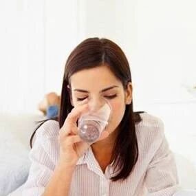 早上起床空腹喝500ml水会怎样？