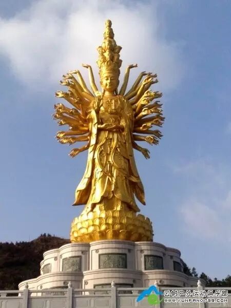 说起这株银杏,也是大有来头,传说是裴休于公元807年栽种,与密印寺一起