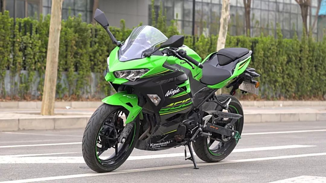 川崎發佈2020款ninja650但碰到400卻尷尬了