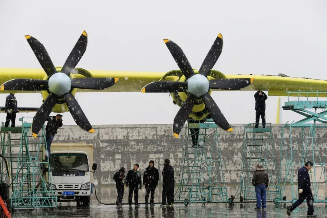 Китайский авиастроительный конвейер Shaanxi, Aircraft, самолеты, китайского, Corporation, станции, летноиспытательной, KJ200A, управления, новая, модернизированный, фюзеляж, самолет, метра, грузоподъемность, установлена, военнотранспортные, увеличена, удлинен, декабря