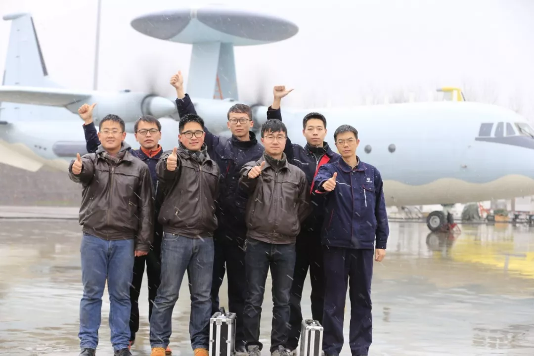 Китайский авиастроительный конвейер Китайский авиастроительный конвейер Shaanxi, Aircraft, самолеты, китайского, Corporation, станции, летноиспытательной, KJ200A, управления, новая, модернизированный, фюзеляж, самолет, метра, грузоподъемность, установлена, военнотранспортные, увеличена, удлинен, декабря