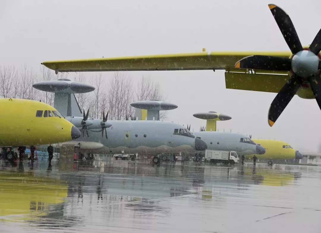 Китайский авиастроительный конвейер Shaanxi, Aircraft, самолеты, китайского, Corporation, станции, летноиспытательной, KJ200A, управления, новая, модернизированный, фюзеляж, самолет, метра, грузоподъемность, установлена, военнотранспортные, увеличена, удлинен, декабря