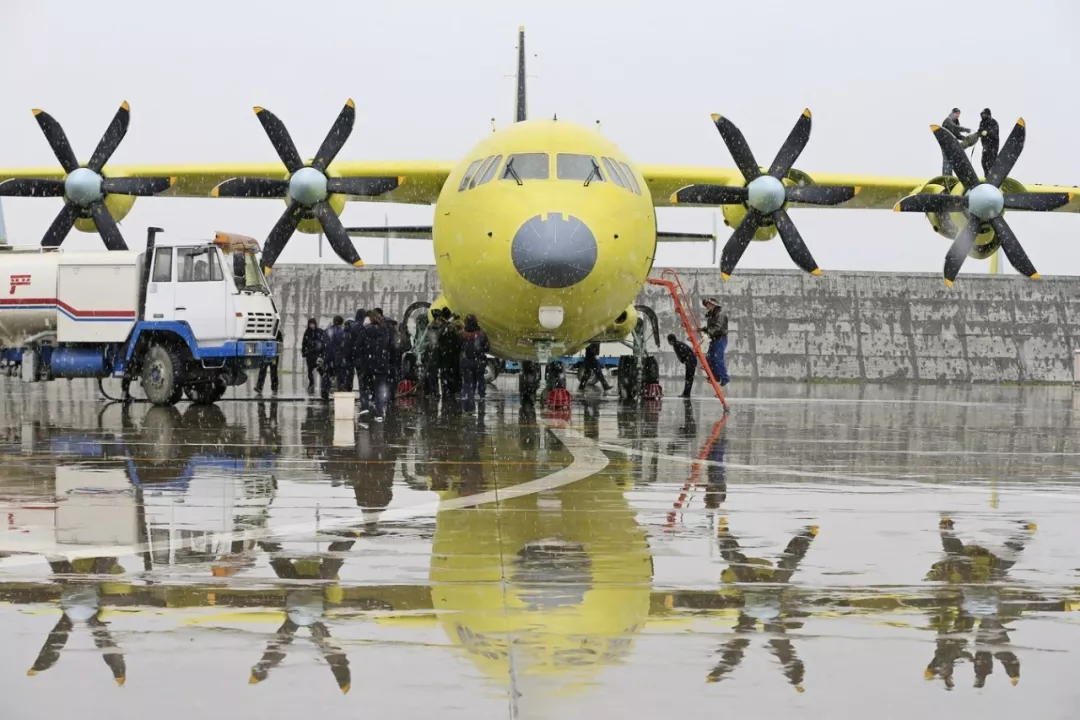 Китайский авиастроительный конвейер Shaanxi, Aircraft, самолеты, китайского, Corporation, станции, летноиспытательной, KJ200A, управления, новая, модернизированный, фюзеляж, самолет, метра, грузоподъемность, установлена, военнотранспортные, увеличена, удлинен, декабря