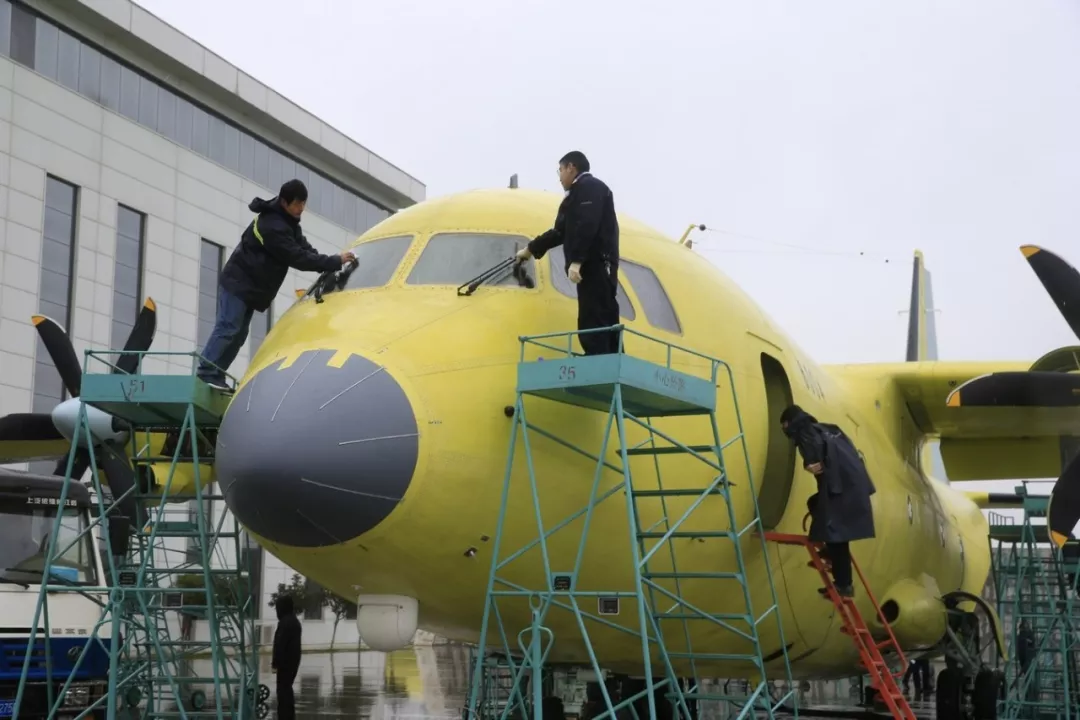 Китайский авиастроительный конвейер Китайский авиастроительный конвейер Shaanxi, Aircraft, самолеты, китайского, Corporation, станции, летноиспытательной, KJ200A, управления, новая, модернизированный, фюзеляж, самолет, метра, грузоподъемность, установлена, военнотранспортные, увеличена, удлинен, декабря
