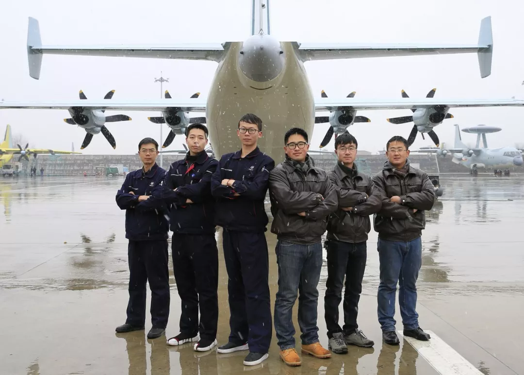 Китайский авиастроительный конвейер Китайский авиастроительный конвейер Shaanxi, Aircraft, самолеты, китайского, Corporation, станции, летноиспытательной, KJ200A, управления, новая, модернизированный, фюзеляж, самолет, метра, грузоподъемность, установлена, военнотранспортные, увеличена, удлинен, декабря