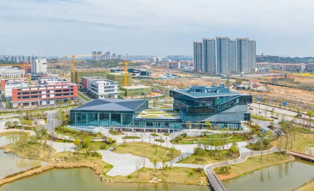 鄂州市推进武汉新城建设专班华容区相关负责人介绍,2019年8月,鄂州市