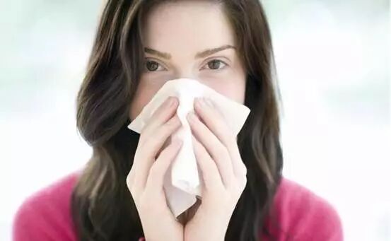 鼻塞流鼻涕？鼻炎不治很可怕，恶化还可能导致鼻咽癌!