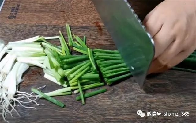 终于知道饭店为什么要加葱香菜