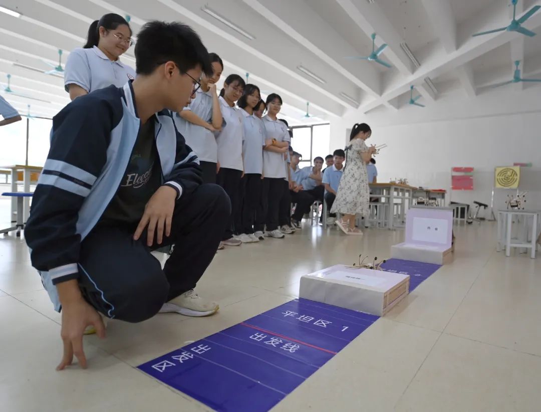 上思中学举办科技活动周活动