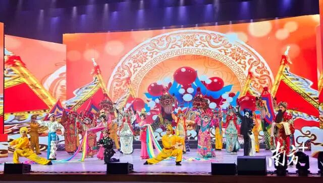 七戏同台的“汕尾春晚”震撼全场。
