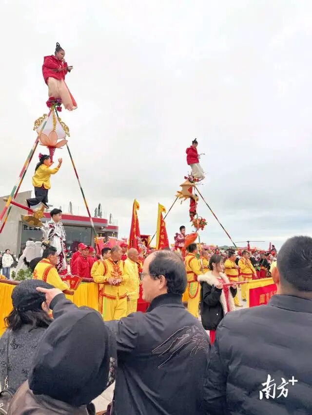 红海湾非遗巡游中的“河田高景”十分吸睛。