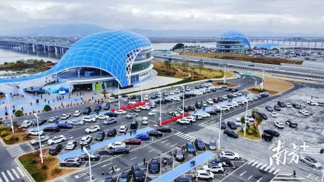 长沙湾服务区新春火爆出圈。