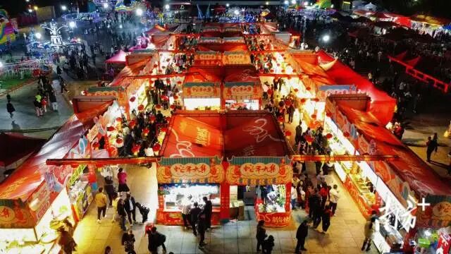 凤山妈祖文化广场举办春节欢乐嘉年华活动。