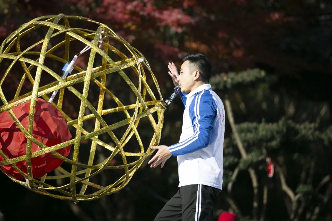 battle奉贤滚灯赛上18名小伙争夺擂主宝座到底花落谁家