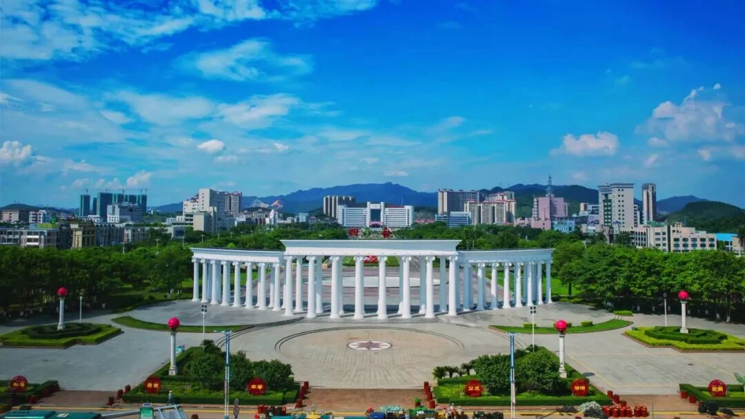 今年1月份,四会市委十三届七次全会上,再次强调"硬联通,软联通"的重要