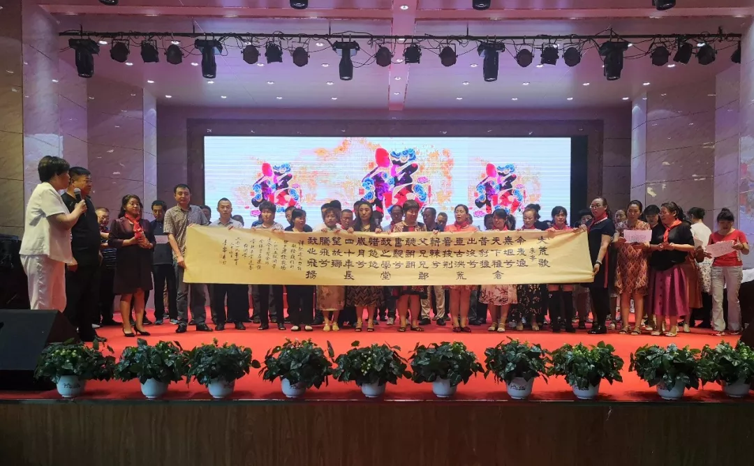 李宁个人书法、剪纸展在黑龙江建设农场引起轰动效应 李宁个人书法、剪纸展在黑龙江建设农场引起轰动效应