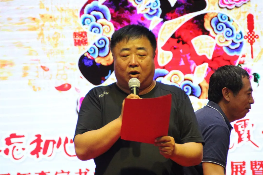 李宁个人书法、剪纸展在黑龙江建设农场引起轰动效应 李宁个人书法、剪纸展在黑龙江建设农场引起轰动效应