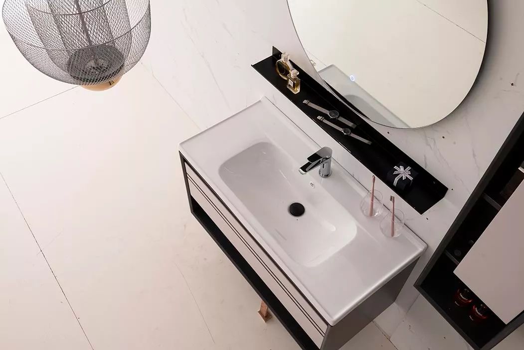 浴室柜体选什么材质_柜选浴室材质好比较好的品牌_浴室柜选什么材质的比较好