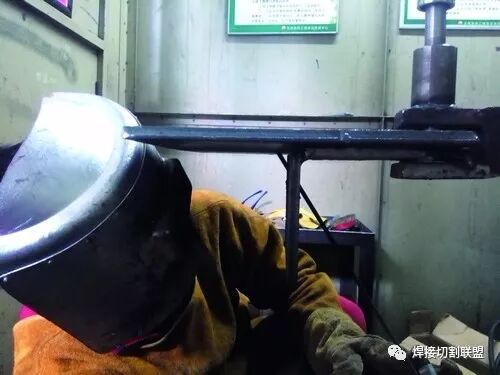 板对接仰位加障碍焊条电弧焊焊接，满满的都是技术的图7
