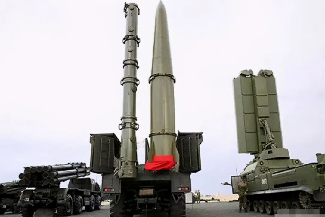 俄乌战争给中国最大启示：弹道导弹太贵，无人机和卫星炸弹量要足的图1