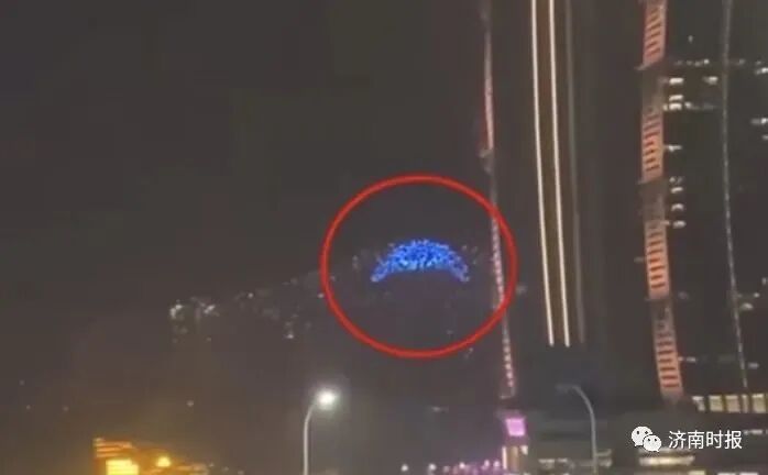 无人机表演中“集体”撞向大楼？调查背后还有这事儿无人机表演中“集体”撞向大楼？调查背后还有这事儿的图1