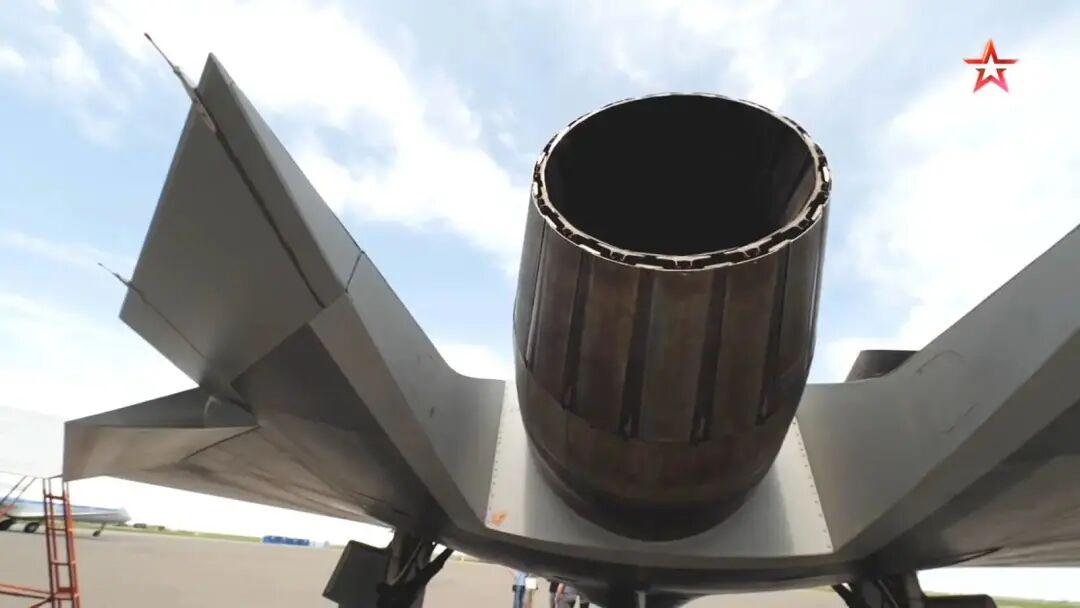 俄隐形无人机大量细节曝光 美媒：发动机尾喷管太“暴露”的图1