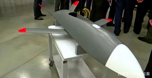 俄罗斯苏57喜获新帮手，搭载无人机打空战，弥补隐身性能不足的图4